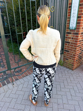 Lulu B Neutral Flower Secret Pocket Capri Leggings