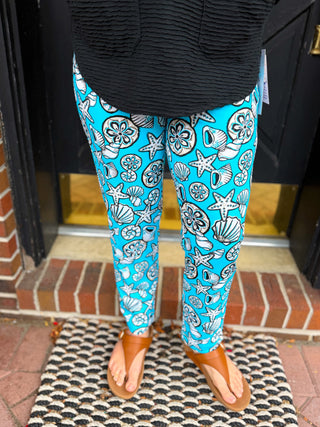 Lulu B Clear Turquoise Shells Secret Pocket Capri Leggings