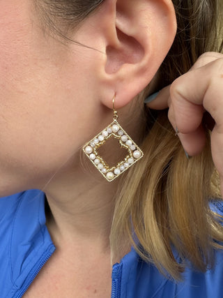 Gold and White Pearl Beaded Earring