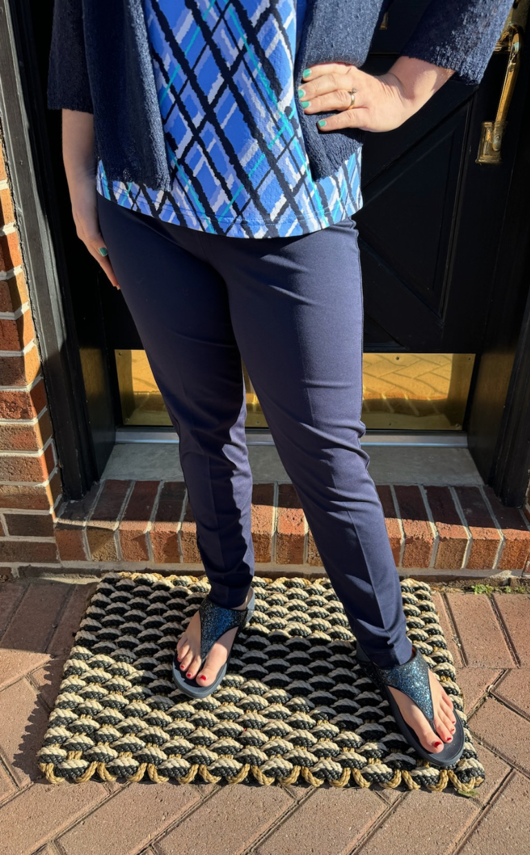 Lulu B Navy Ankle Pants – Blooming Boutique