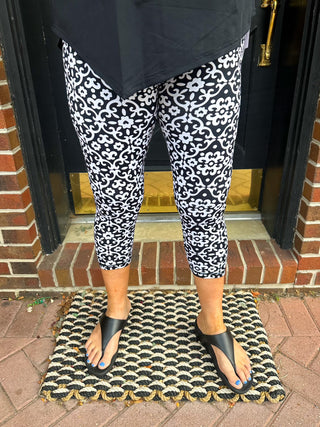 Lulu B Black Trellis Print Legging