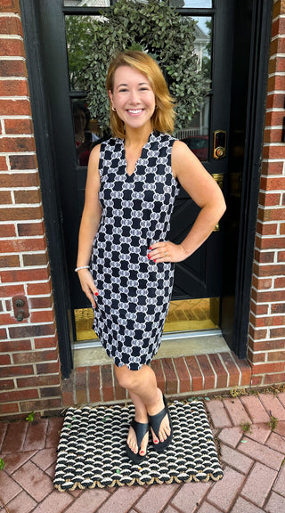 Lulu B Black and White Medallions Scallop V-Neck Hem Dress