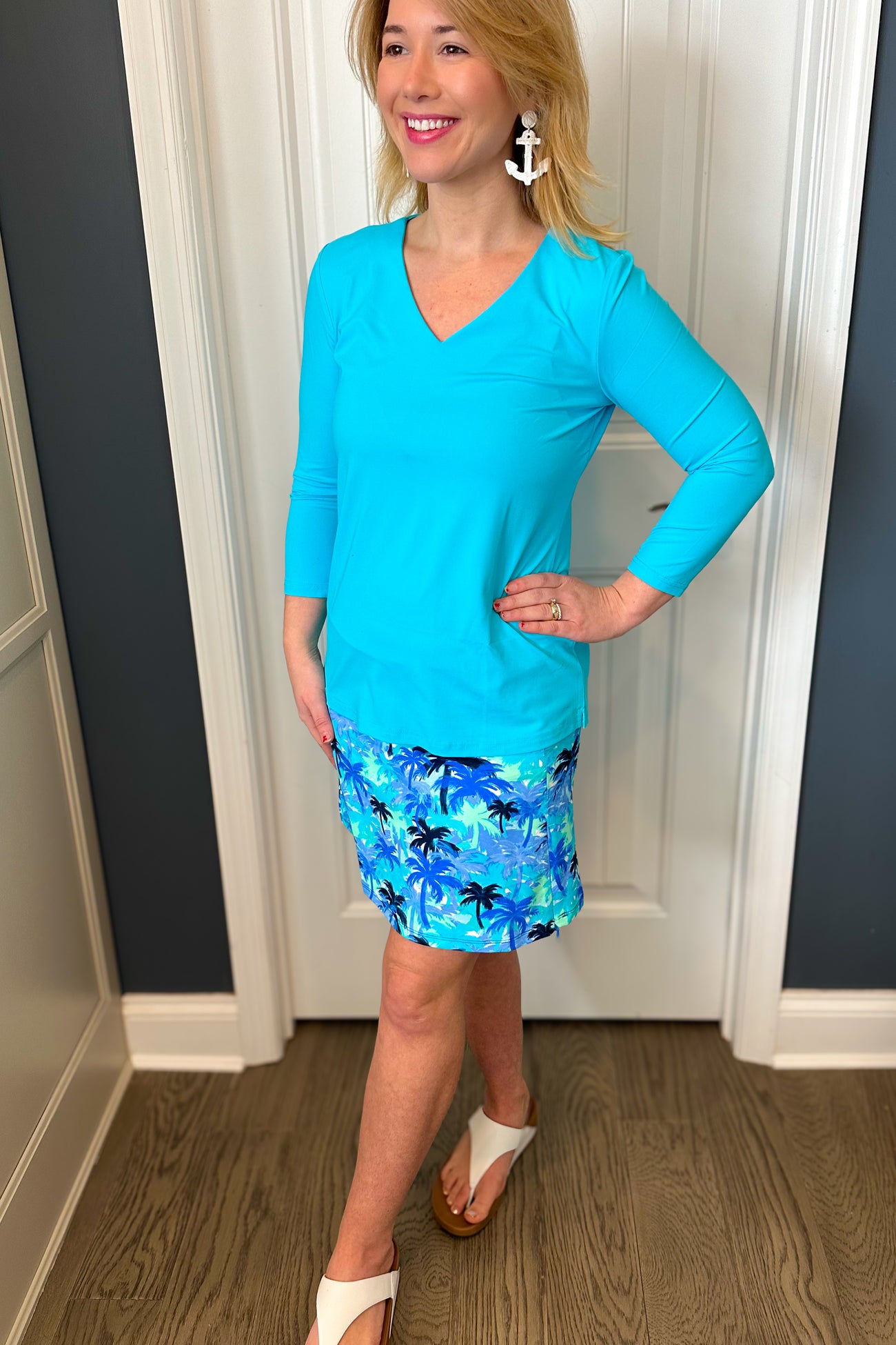 Lulu B Clear Turquoise V-Neck Top – Blooming Boutique